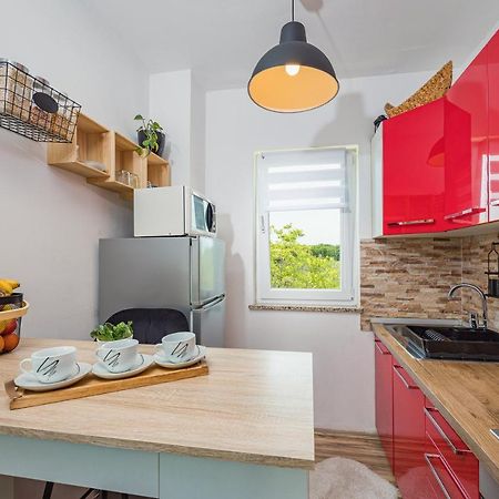 Ferienwohnung Studio Apartman Marly Pula Exterior foto