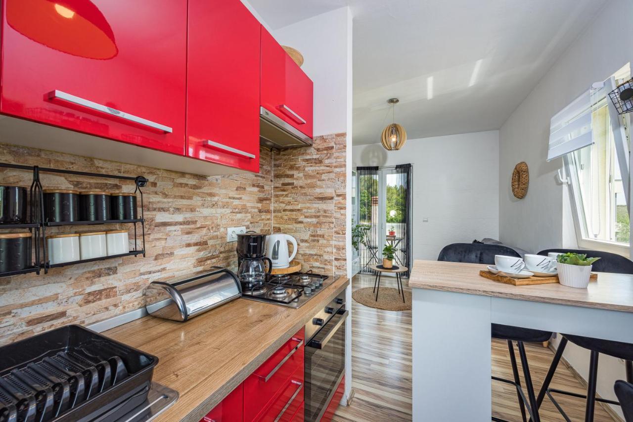Ferienwohnung Studio Apartman Marly Pula Exterior foto