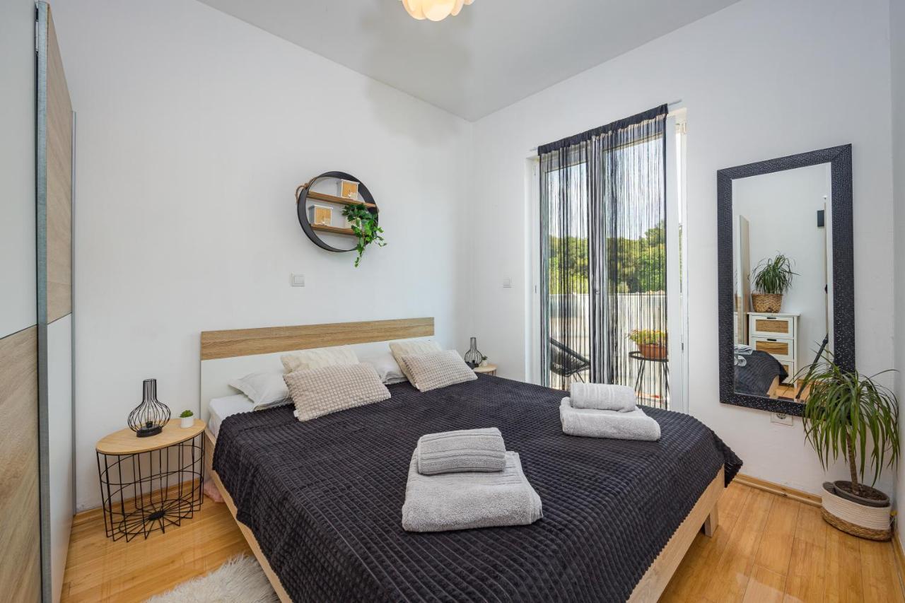 Ferienwohnung Studio Apartman Marly Pula Exterior foto
