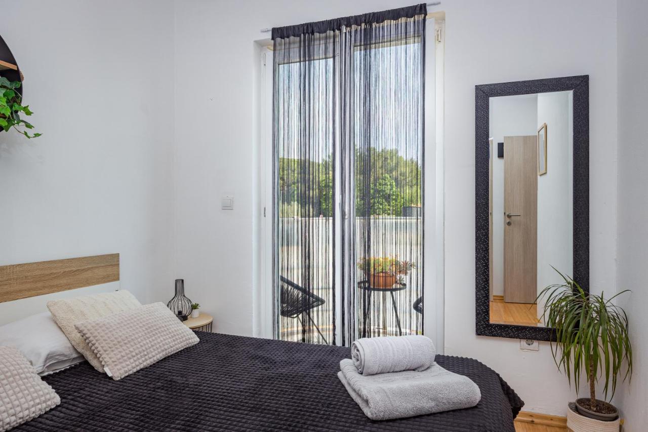 Ferienwohnung Studio Apartman Marly Pula Exterior foto