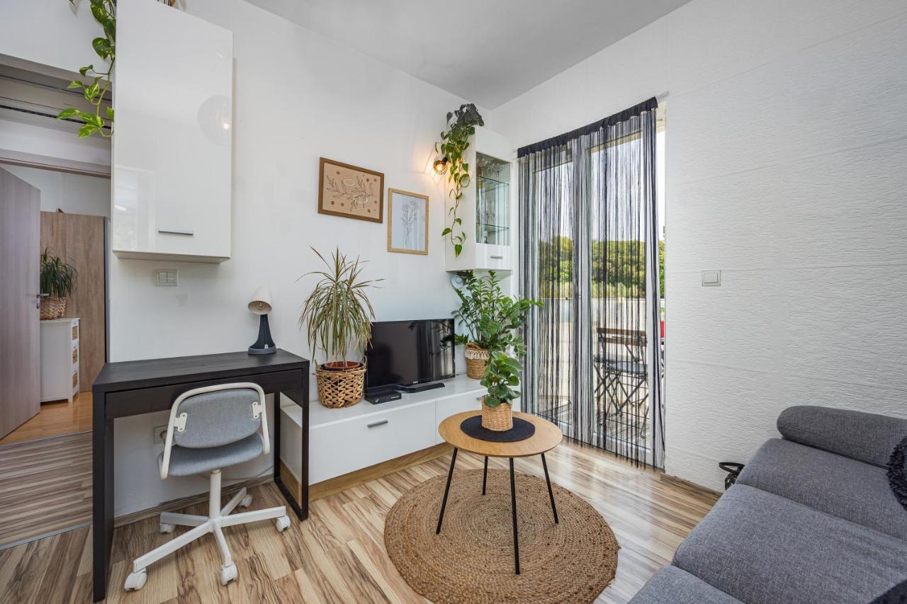 Ferienwohnung Studio Apartman Marly Pula Exterior foto