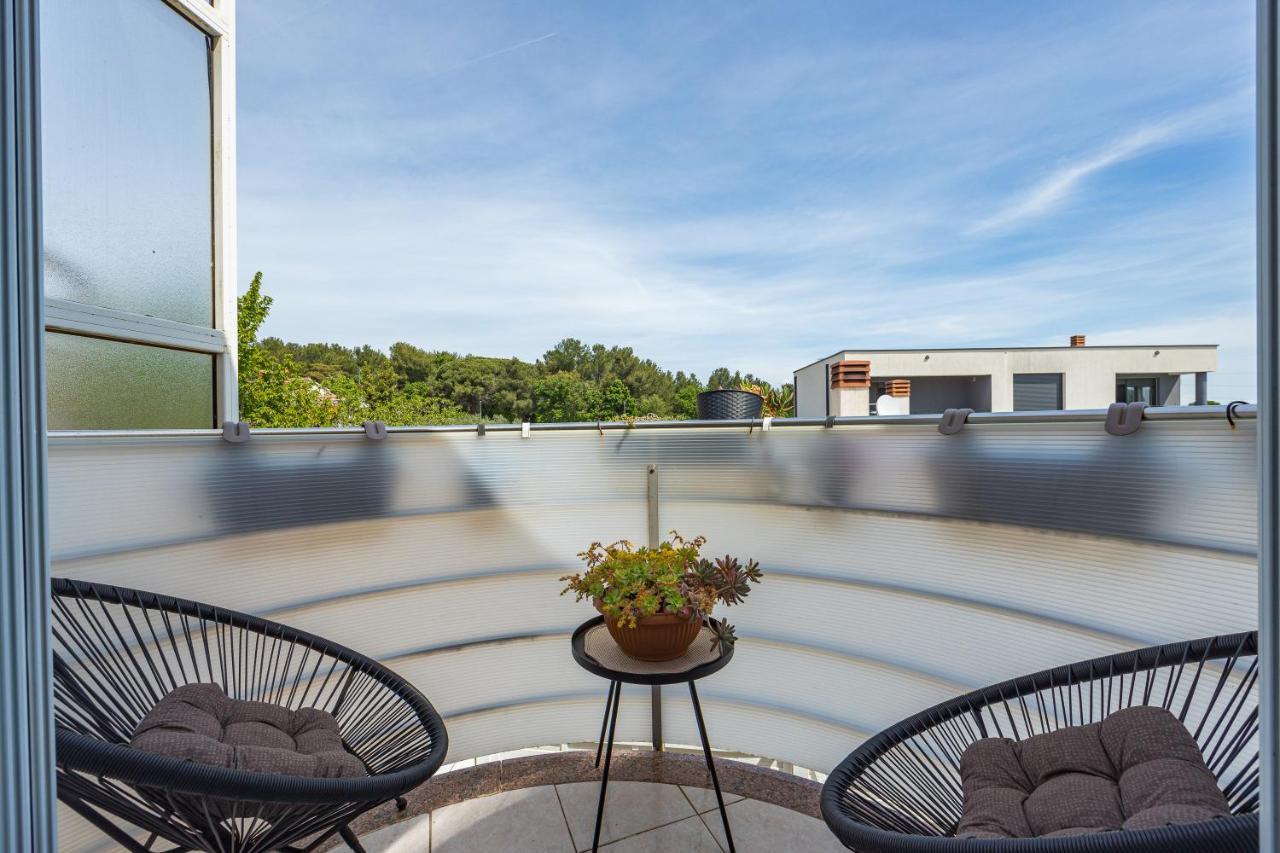 Ferienwohnung Studio Apartman Marly Pula Exterior foto