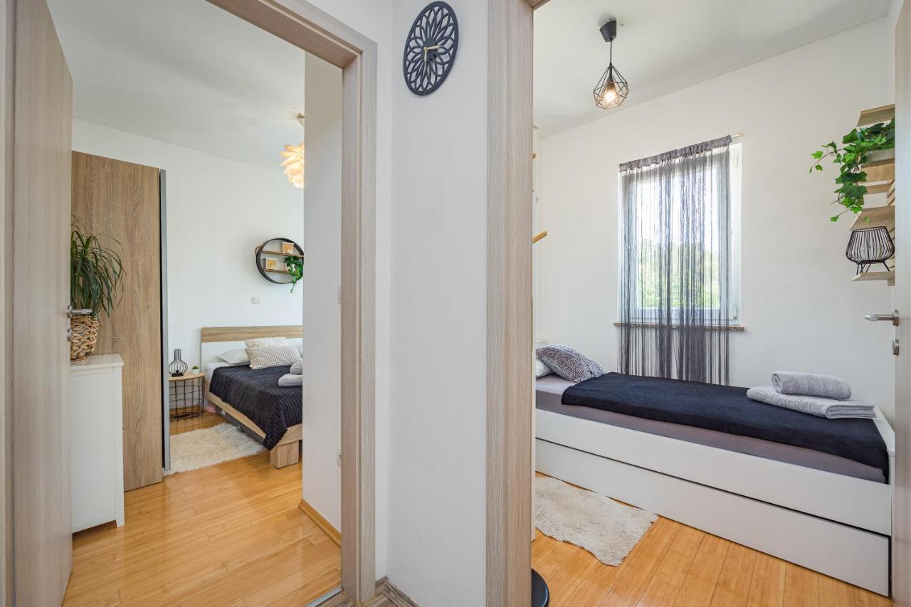 Ferienwohnung Studio Apartman Marly Pula Exterior foto