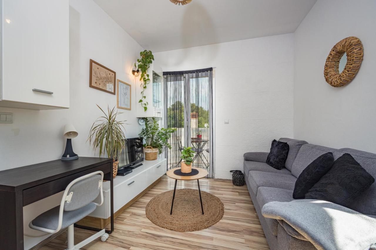 Ferienwohnung Studio Apartman Marly Pula Exterior foto